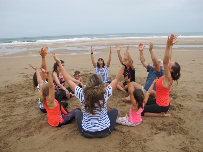 cours-yoga-aerien-retraite-maroc-airyoga-massage-spa-ksarmassa-meditation-juillet-2019-bienfait-parents-enfants-sud-maroc